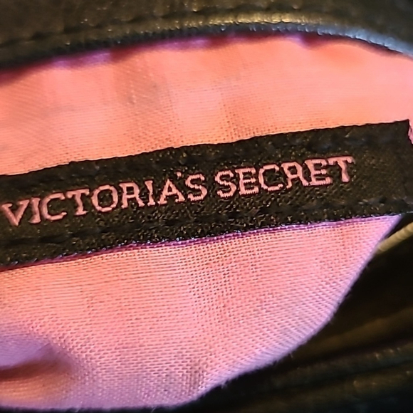 Victoria Secret black bag. Pink lining.. L. 10"X6"X2" 10" Drop.(#1453A) GUC. - Picture 11 of 16